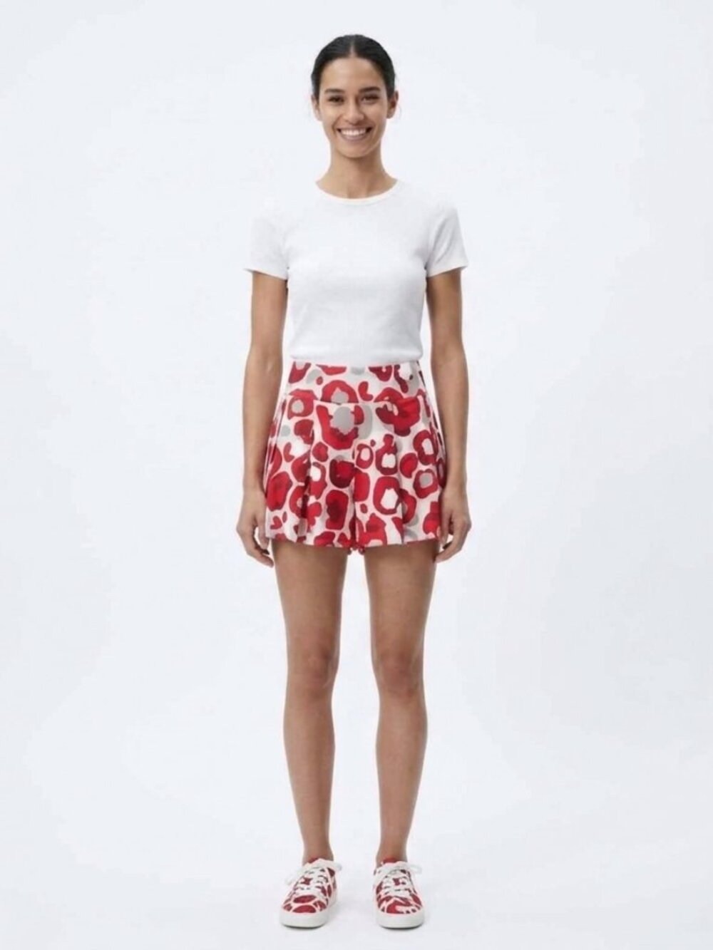 Emily McCarthy Womens Pleated Shorts Medium Red White High Waist Resortwear Lux